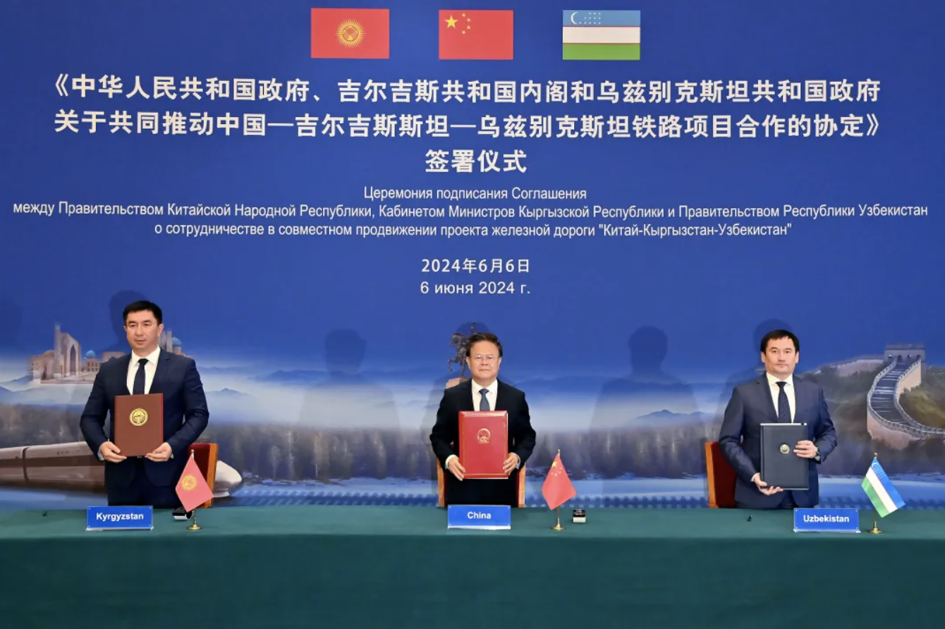 此刻中吉乌铁路落定, 中亚近来的三大深远变局却刚展开?